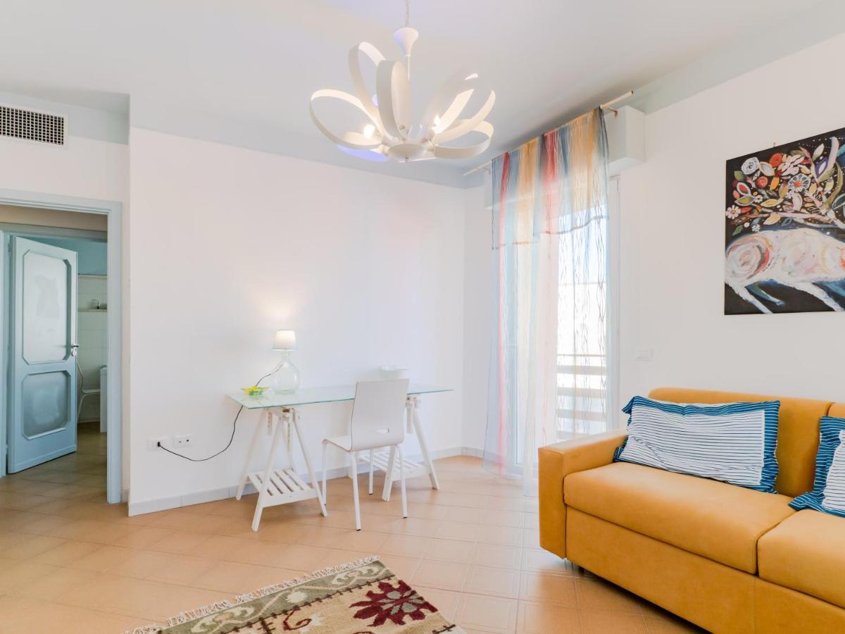 Salento 4 Stars - Blue & Yellow Squinzano エクステリア 写真